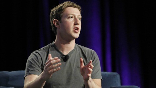 Facebook, Mark Zuckerberg ha meno soldi