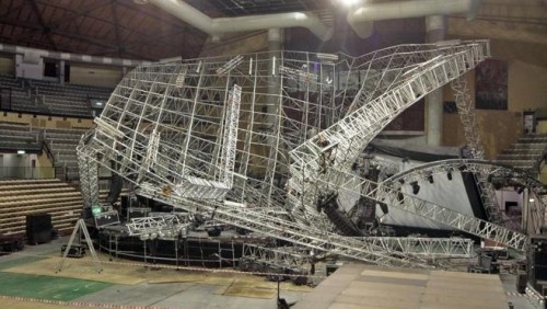 Incidente al concerto di Jovanotti: polemiche su Twitter