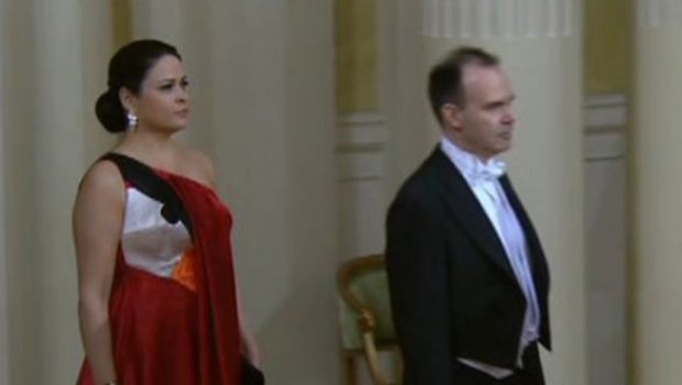 La moglie del CEO di Rovio veste Angry Birds a una cena di gala