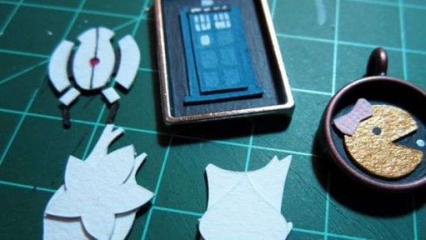 Nerd Art: i gioielli e i collage di Meghan Stratman ispirati ai videogiochi - guarda le immagini