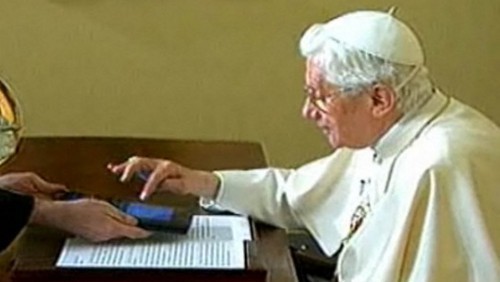 Il Papa sceglie Android per accendere l'albero di Natale