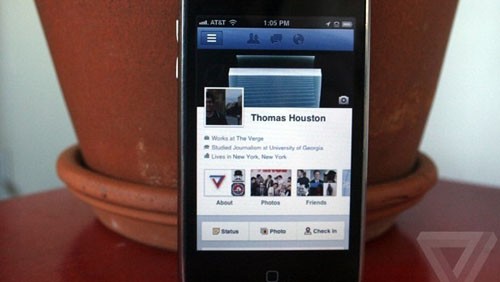 Facebook Timeline disponibile su iPhone, presto su iPad