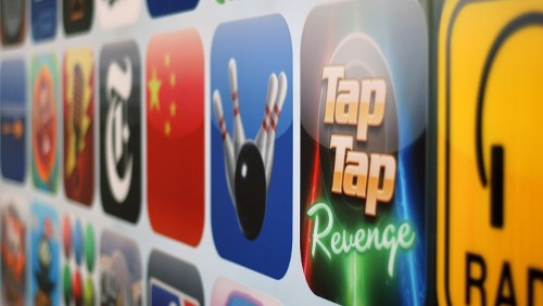 94 minuti al giorno di app, tra giochi e Facebook