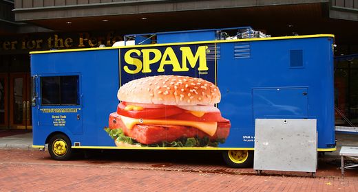 Facebook e Twitter in lotta contro lo spam sociale