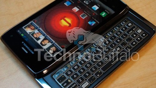 Motorola Droid 4, fotografato il prototipo