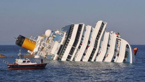 Naufragio Costa Concordia, su Facebook la tragedia