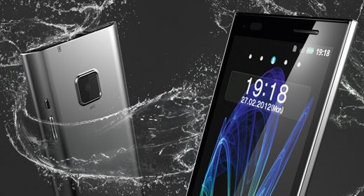 Panasonic Eluga, 4.3 pollici a prova d'acqua