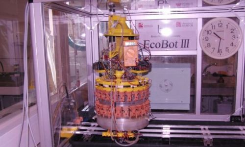 EcoBot: robot alimentato da rifiuti organici
