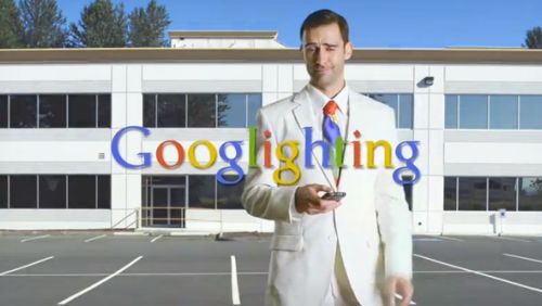 Microsoft attacca Google con il video Googlighting