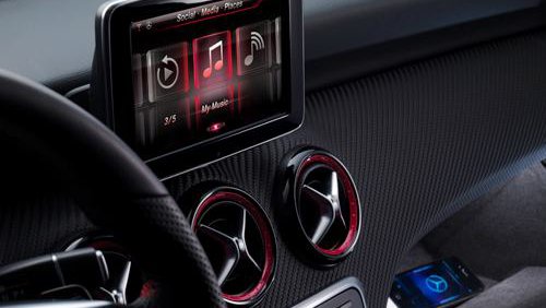 Siri sbarca sulle Mercedes Classe A