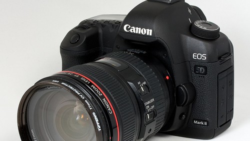 Nikon 1 V1 e Canon EOS 5D Mark II, taglio di prezzo