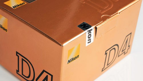 Nikon D4, unboxing in video e immagini
