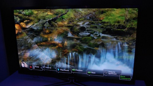 Smart TV, Samsung reinventa il telecomando: voce e gesture