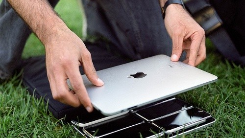 iPad ovunque, dai campi agricoli al Vaticano