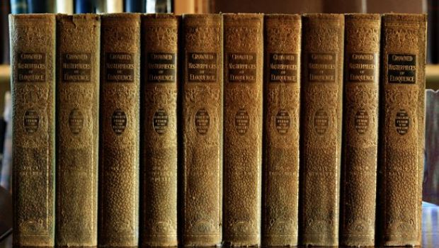 Copie illegali di libri su App Store: scrittori cinesi citano Apple per danni