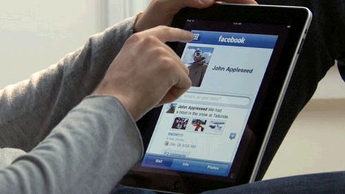 Facebook, rischio sicurezza su iOS e Android