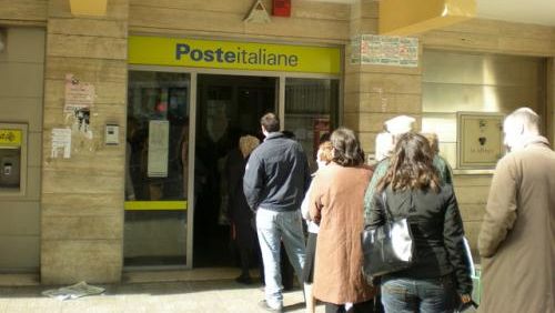 Poste Italiane in tilt per un blackout informatico, è caos