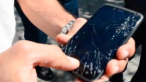 HTC One X sottoposto al crash test