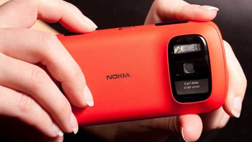 Nokia 808 PureView dettagliato in un video