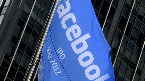 Facebook, crescono i ricavi ma le azioni crollano