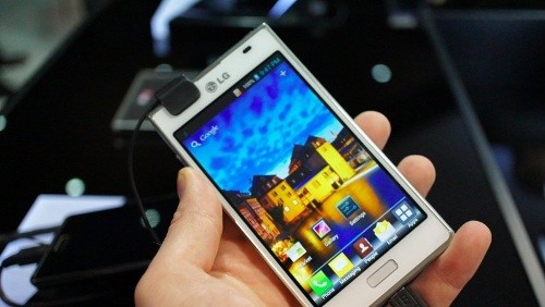 LG Optimus L7, debutta lo smartphone Android 4.0 ICS
