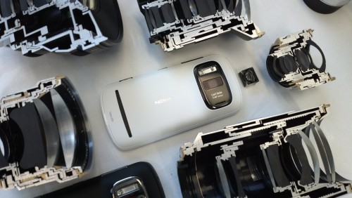 Nokia 808 PureView in Italia a 599 euro, nuove fotografie