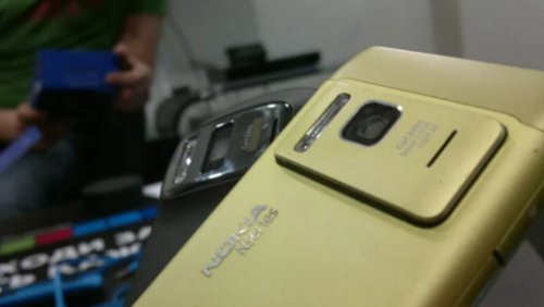 Nokia 808 PureView e Nokia N8, smartphone Symbian a confronto