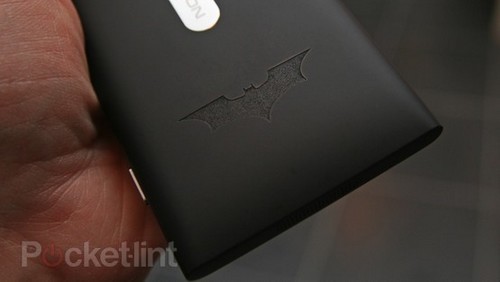 Nokia Lumia 900, fotografata la Batman Edition