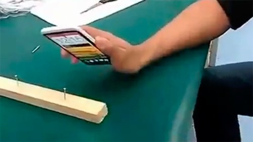 HTC One X utilizzato come un martello