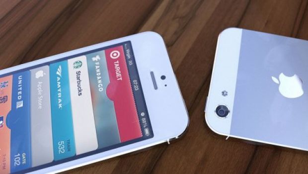 I rendering del presunto nuovo iPhone 5 bianco