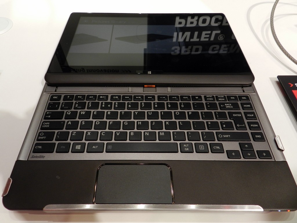 Toshiba U920t Toshiba U920t