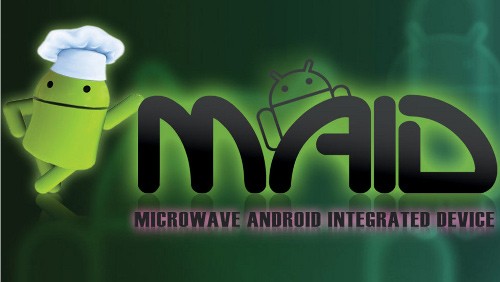 Android in cucina con il forno a microonde MAID