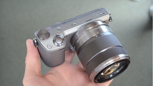 Sony NEX-5R, presentata la nuova mirrorless