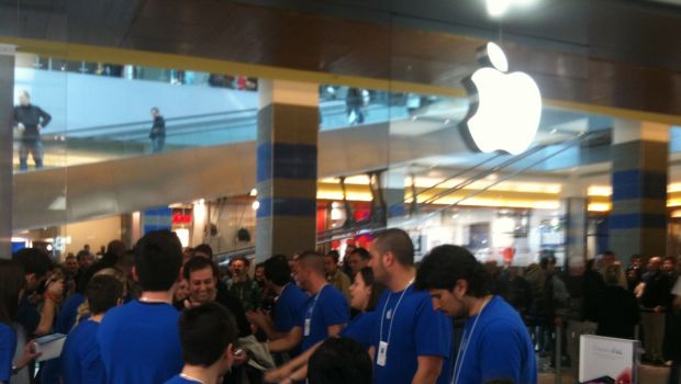 La notte di iPhone 5: file senza precedenti davanti agli Apple Store