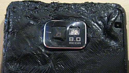 Un Samsung Galaxy S2 cucinato alla piastra