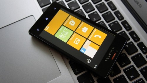 Alcatel svela il One Touch con Windows Phone 7.8