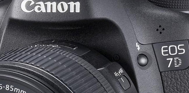 Canon EOS 7D Mark II a febbraio: un design nuovo