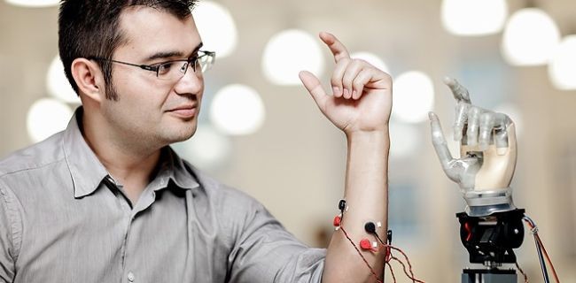 Le protesi si controlleranno con il pensiero