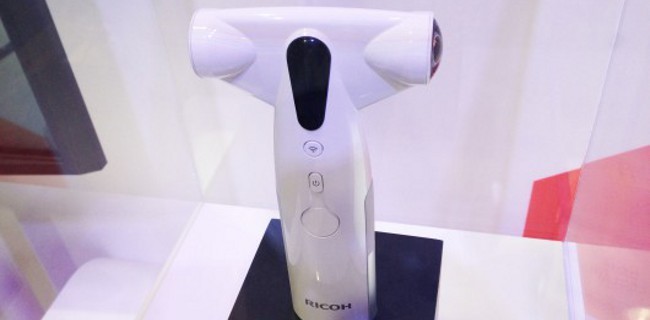 CES 2013: da Ricoh, una fotocamera ultrapanoramica
