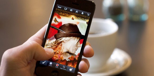 Adobe Photoshop Touch anche su smartphone
