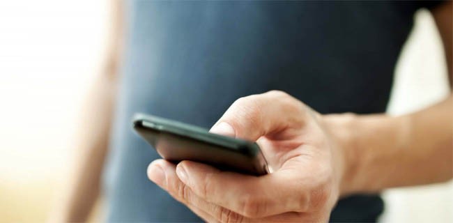 HTC First: il Facebook Phone svelato con una foto