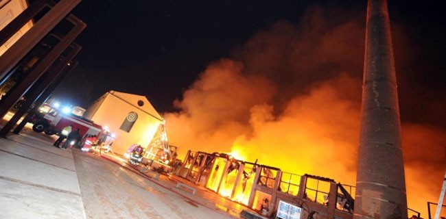 Brucia la Città della Scienza: startup in lacrime