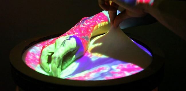 Obake, il display touchscreen elastico del MIT