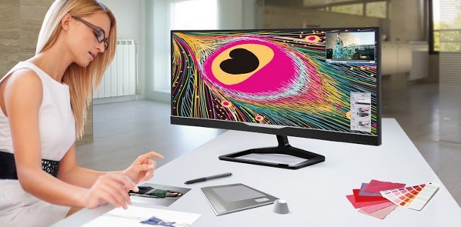 Philips, monitor panoramici per ufficio e casa