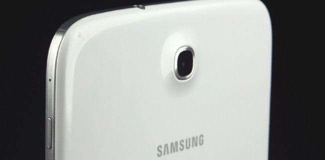 Samsung Galaxy S5 forse con una scocca in metallo