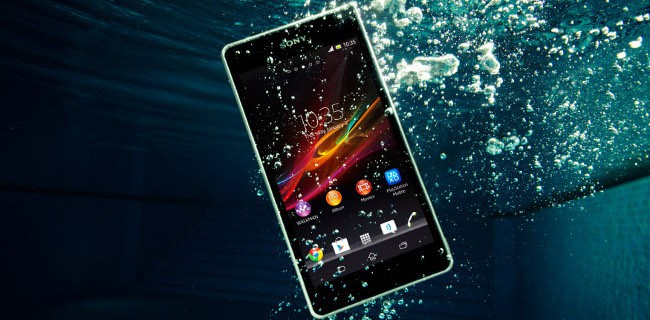 Sony svela Xperia ZR: fa foto e video sott'acqua