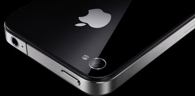 Apple denunciata per un difetto su iPhone 4