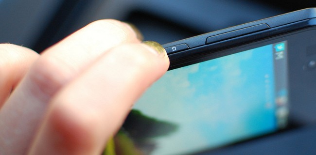 Sensore Sharp: rileva gesture, luce e prossimità