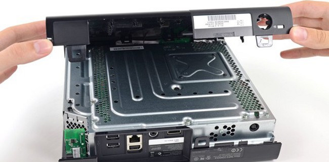 La nuova Xbox 360 smontata pezzo per pezzo