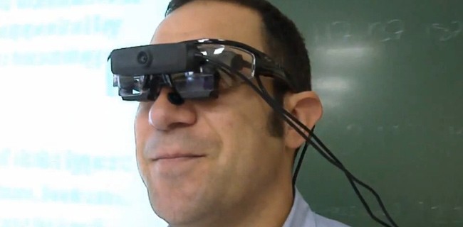 Lezioni scolastiche interattive con gli smart glass